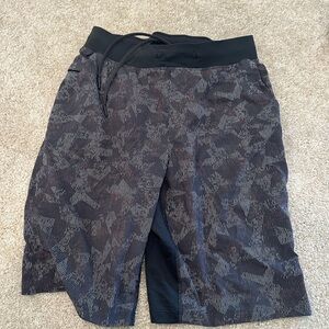 Lululemon Shorts Medium Excellent Condition.